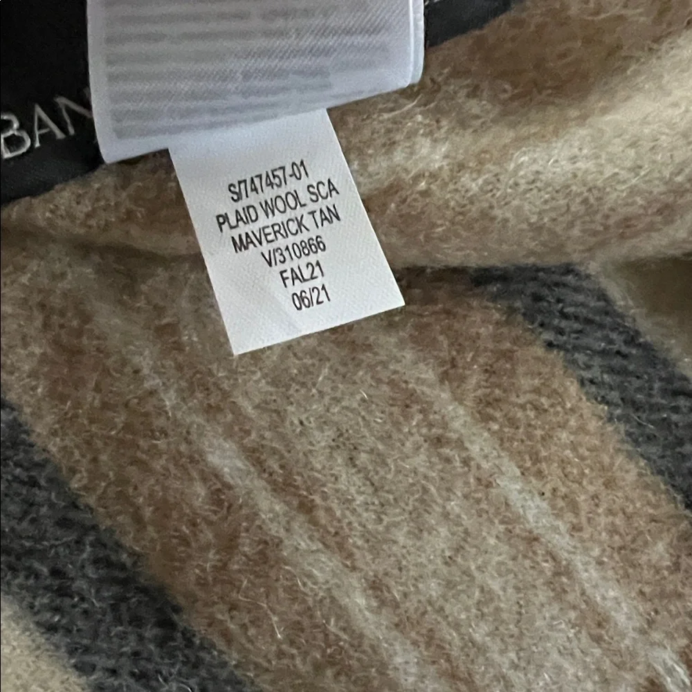 🐑NWOT? Soft Plaid Wool Banana Republic Unisex Scarf | Black & Tan/Maverick Tan